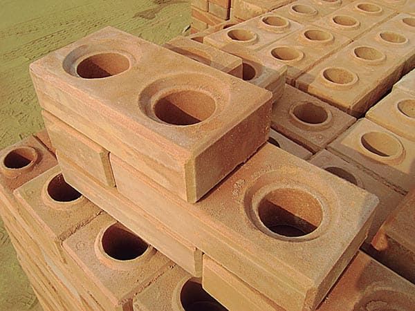 Tijolos ecológicos em tonalidade terracota